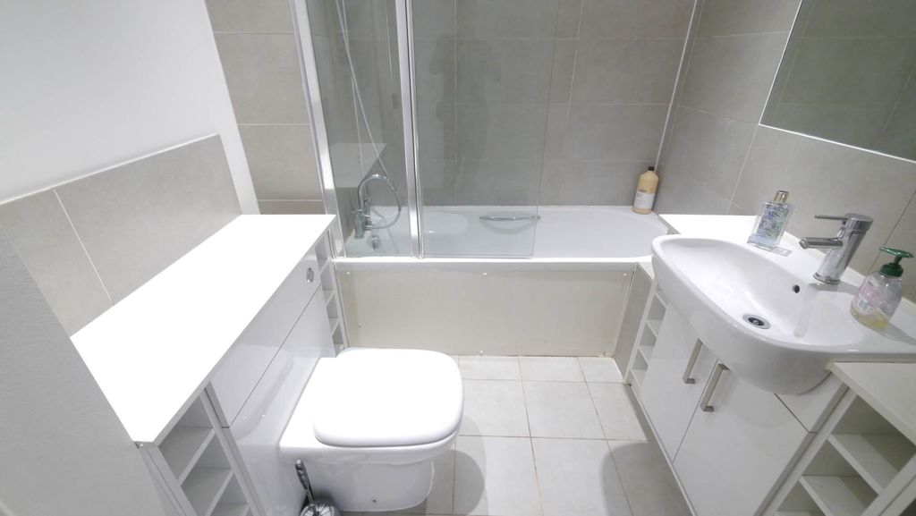 2 bed flat to rentTown Centre, Hatfield AL10 photo 3