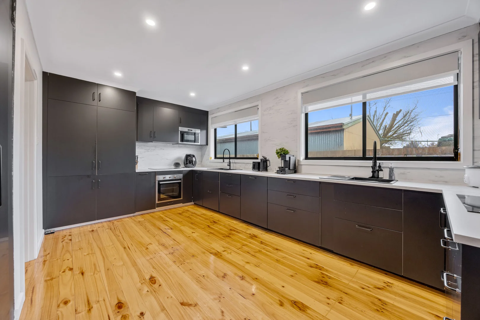 1/30 Browns Parade, Wendouree VIC 3355 photo 2