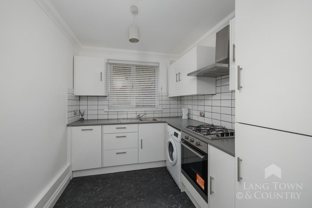 Additional image 2 of 2 bed flat to rentAustin Crescent, Crownhill, Plymouth PL6
