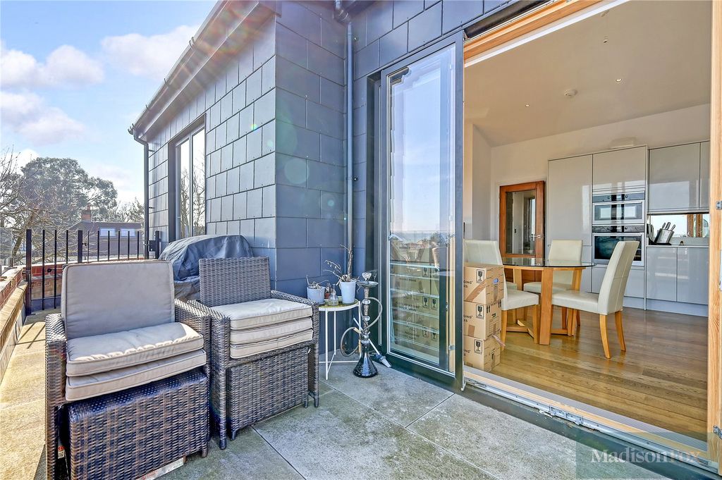 Additional image 33 of 2 bed flat to rentPalmerston Road, Buckhurst Hill, Essex IG9