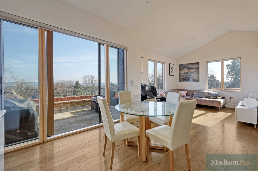 Additional image 2 of 2 bed flat to rentPalmerston Road, Buckhurst Hill, Essex IG9