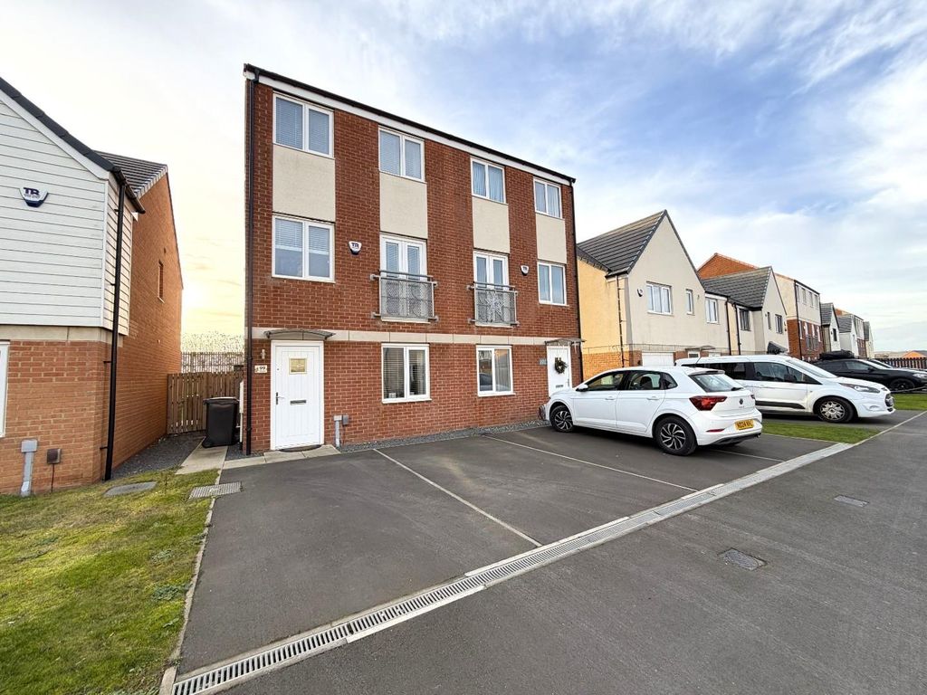 3 bed semi-detached house for saleButterstone Avenue, Marine Point, Hartlepool TS24