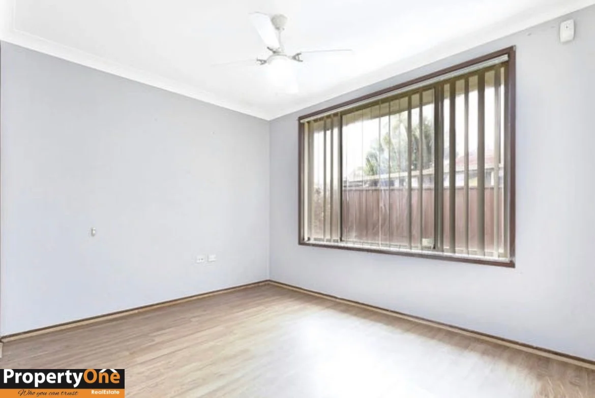 9 Boyer Place, Minto NSW 2566 photo 3