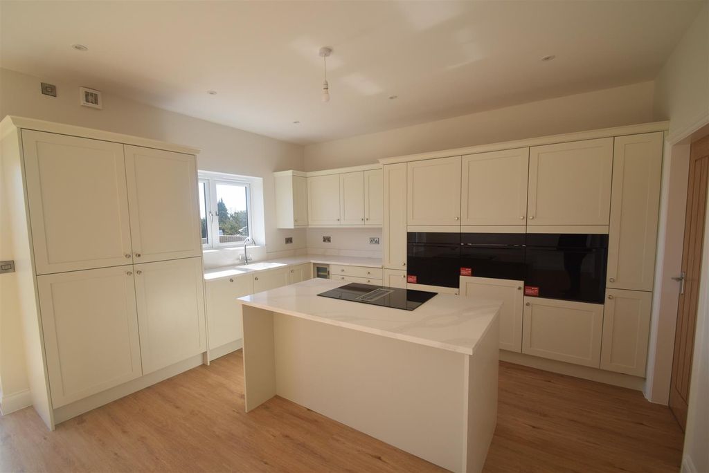 Additional image 6 of 4 bed detached house to rentChetwynd Road, Newport TF10