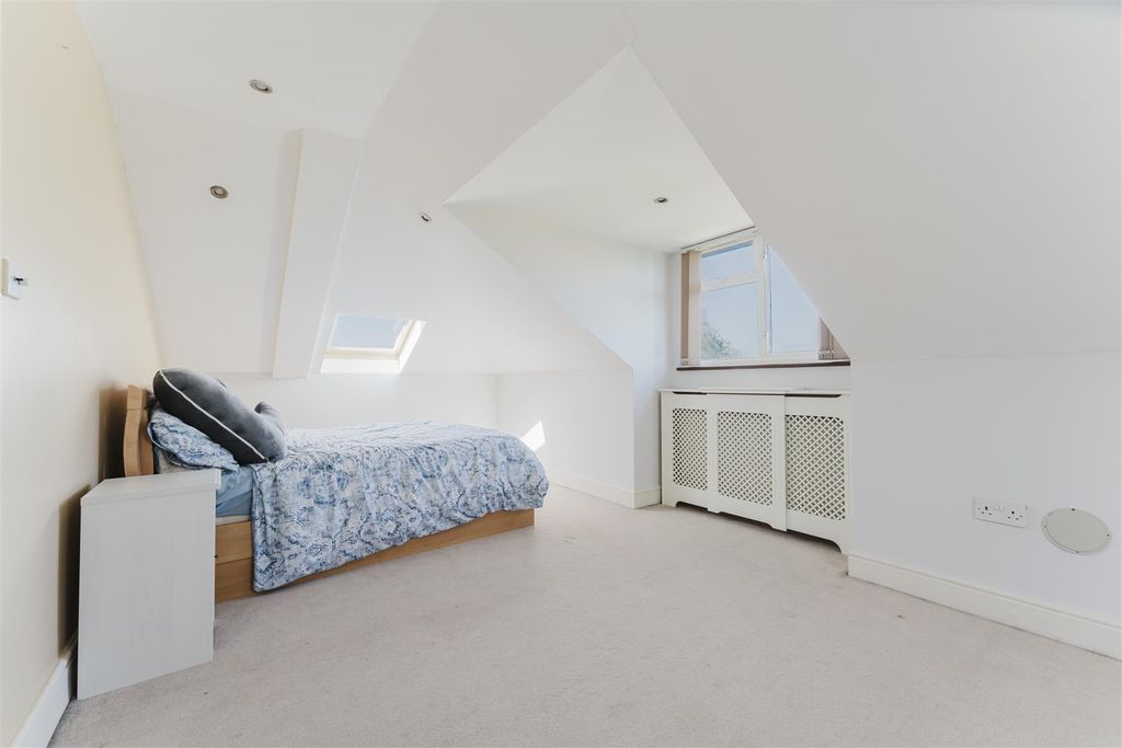 Additional image 20 of 5 bed detached house to rentWellesley Avenue, Iver SL0