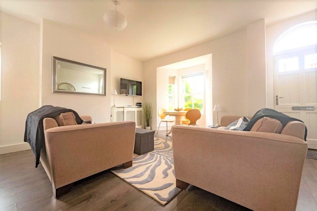 2 bed flat to rentDeanfield Avenue, Henley-On-Thames, Oxfordshire RG9