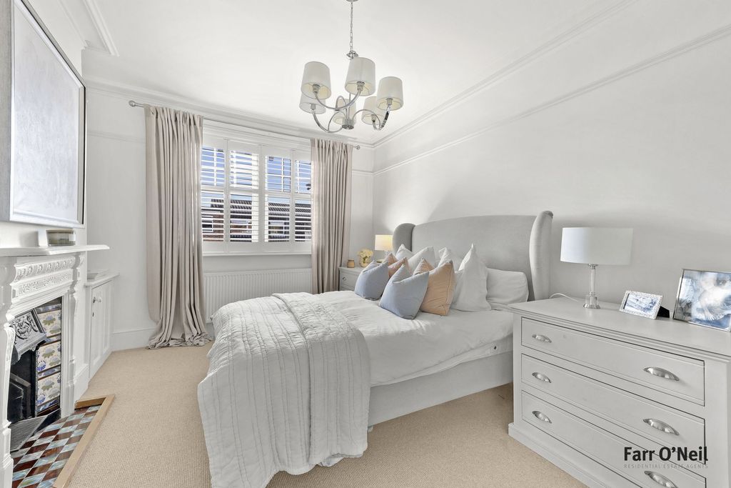 Additional image 26 of 5 bed semi-detached house to rentKings Avenue, Buckhurst Hill IG9