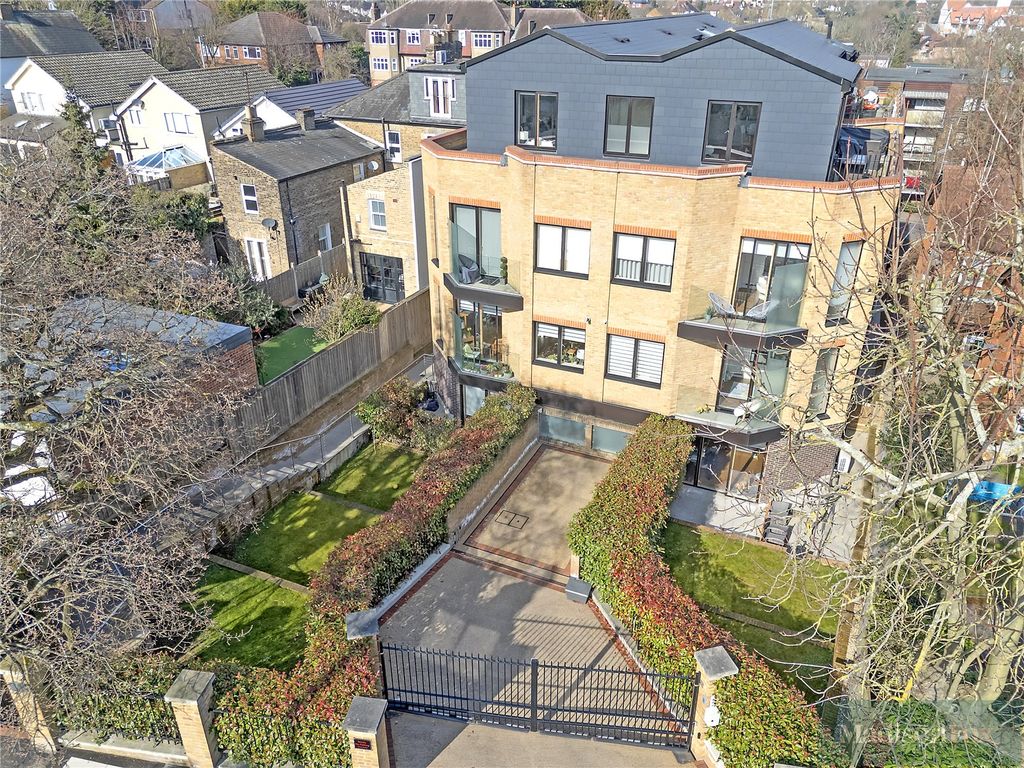 Additional image 38 of 2 bed flat to rentPalmerston Road, Buckhurst Hill, Essex IG9
