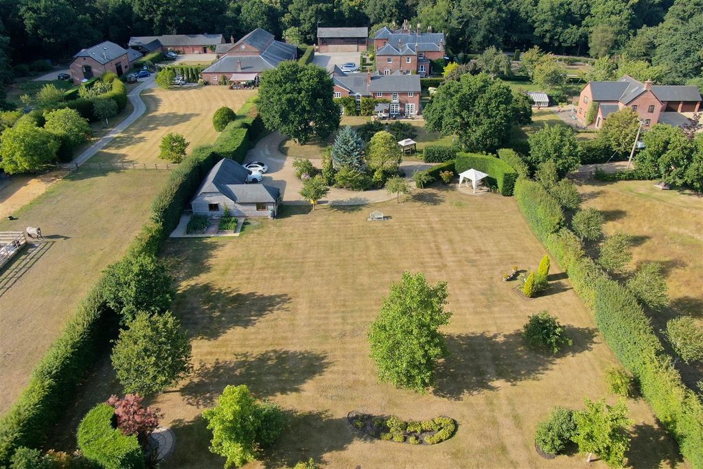 Additional image 4 of 5 bed country house to rentHarbridge Court, Somerley BH24