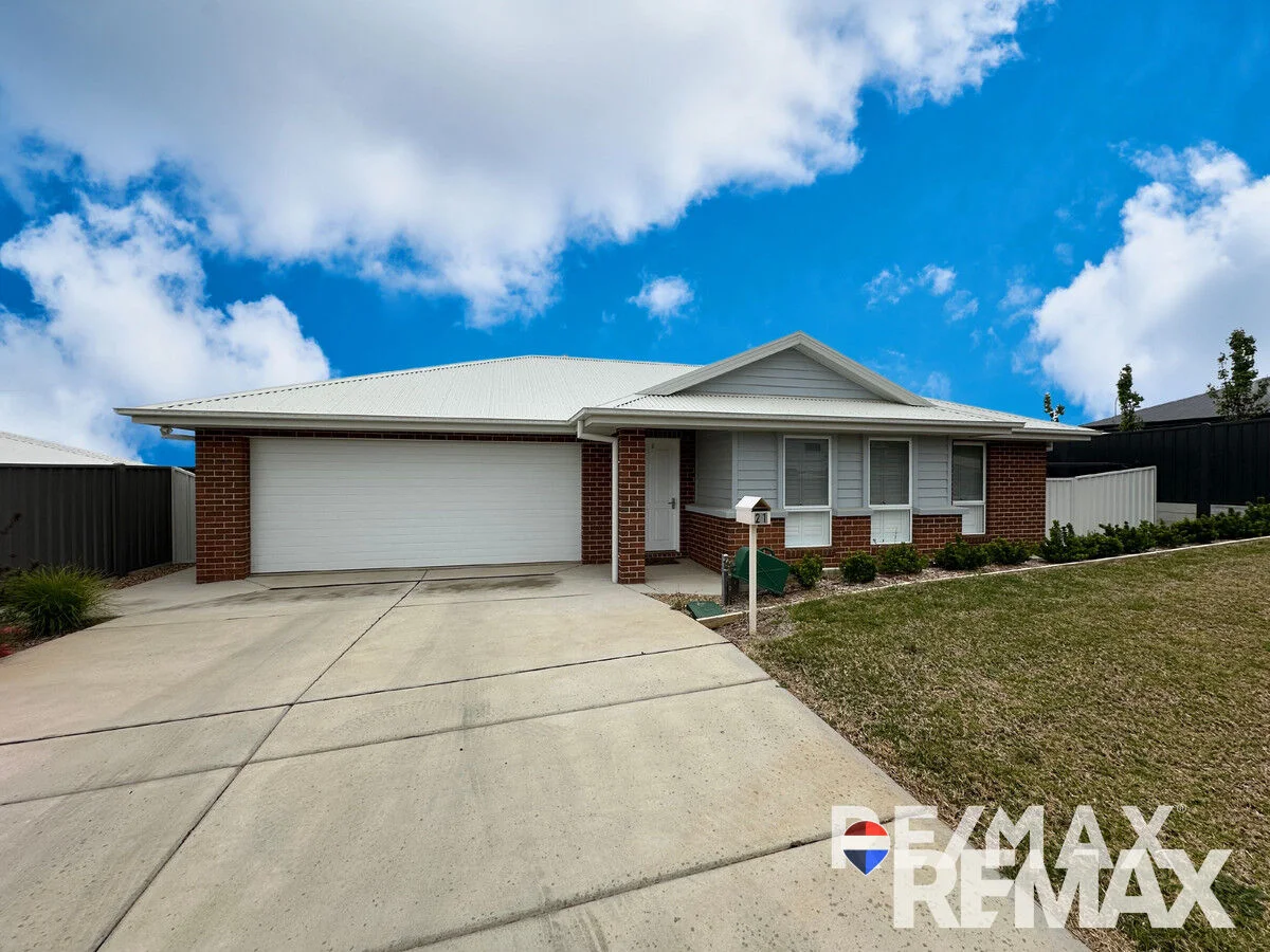 2/21 Hilton Place, Junee NSW 2663