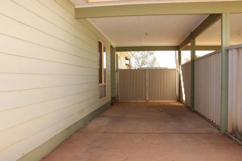 33a Bopeechee Street, Roxby Downs SA 5725 photo 2