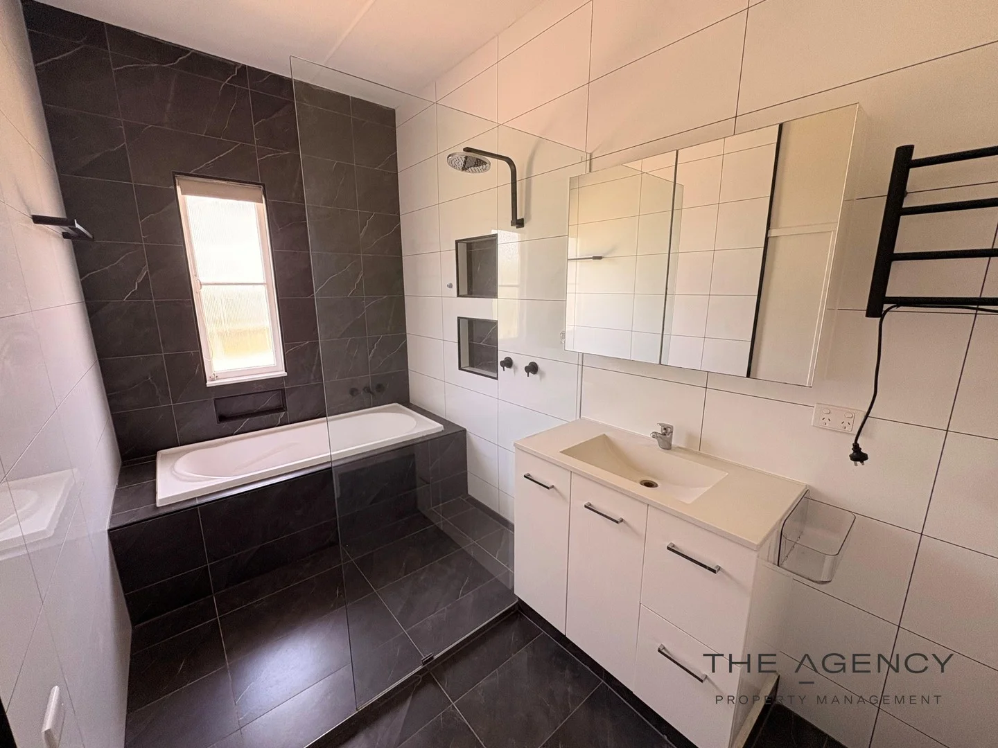 8 Sheil Cres, Mount Morgan QLD 4714