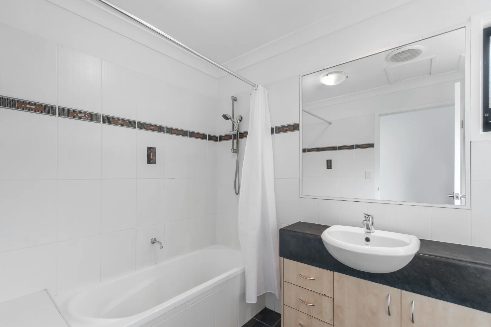 Additional image 7 of 2/18 Princess Street, Fairfield QLD 4103