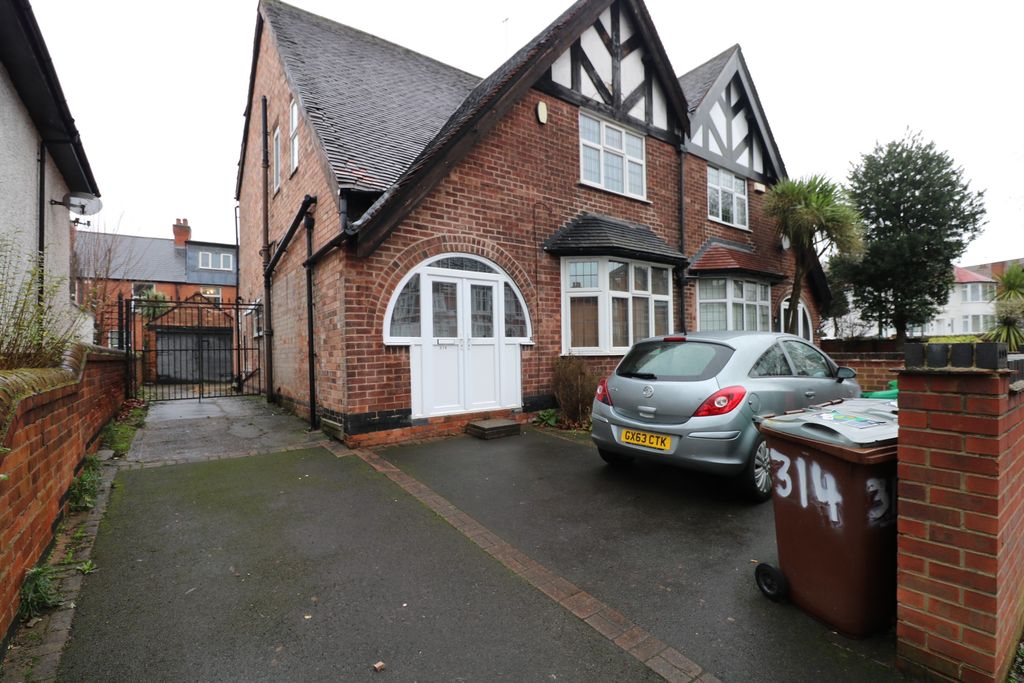 5 bed semi-detached house to rentDerby Road, Nottingham NG7