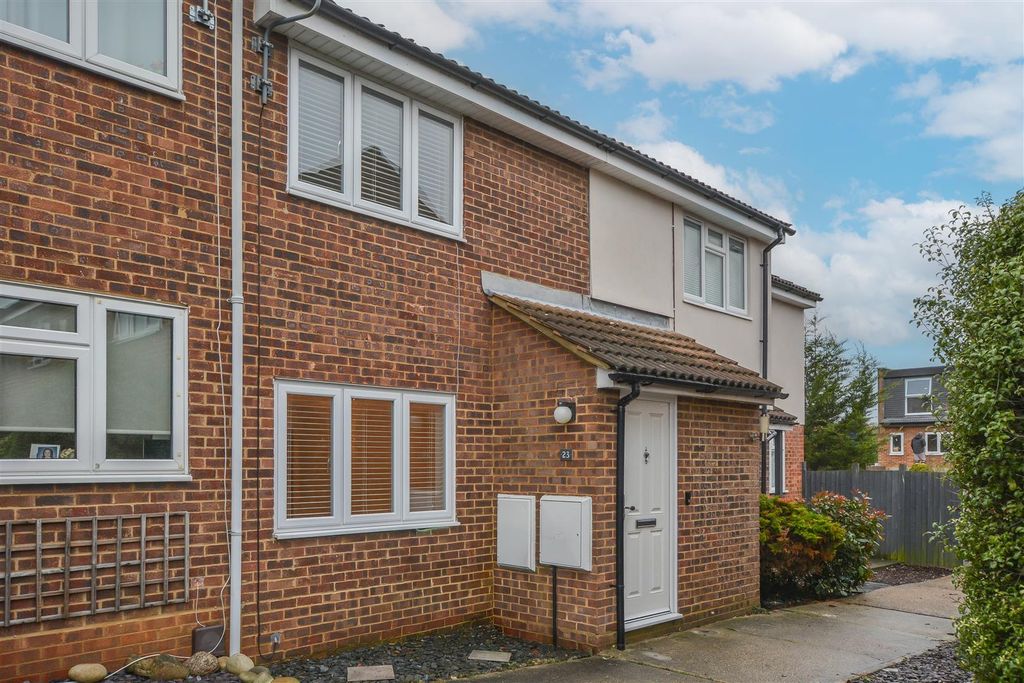 2 bed terraced house for saleHazeleigh, Brentwood CM13