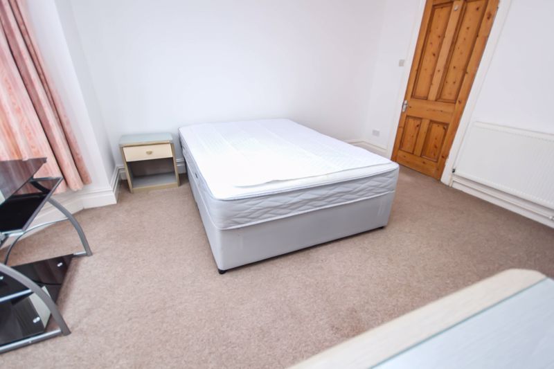 6 bed shared accommodation to rentMelville Road, Bournemouth BH9 photo 4