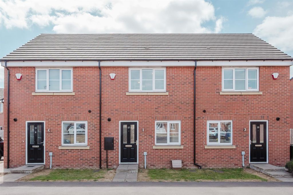 2 bed semi-detached house to rentLakeside North, Scunthorpe DN16