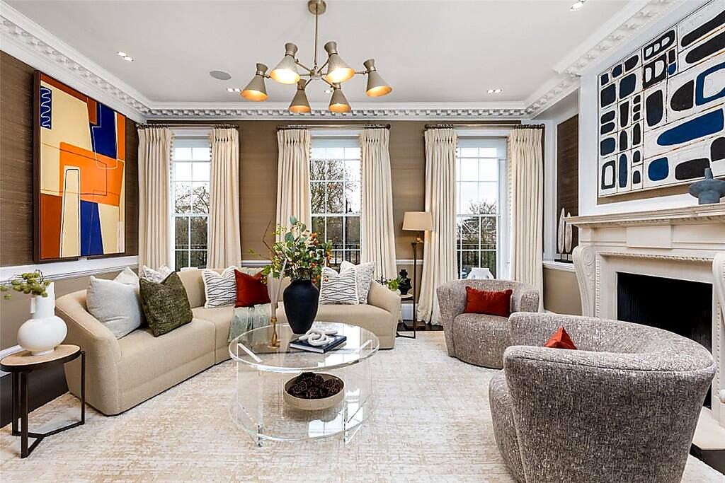 8 bed terraced house to rent& 4 Cheyne Mews SW3