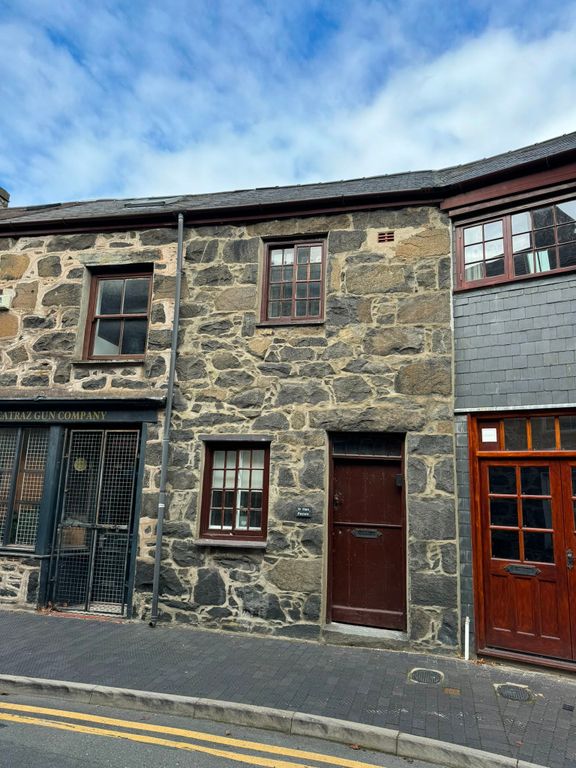 2 bed flat to rentHen Fecws, Upper Ala Road, Pwllheli LL53