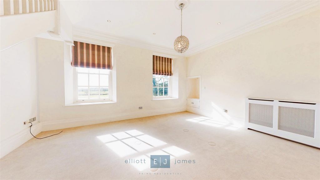 4 bed flat to rentHill Hall, Theydon Mount, Epping CM16 photo 5