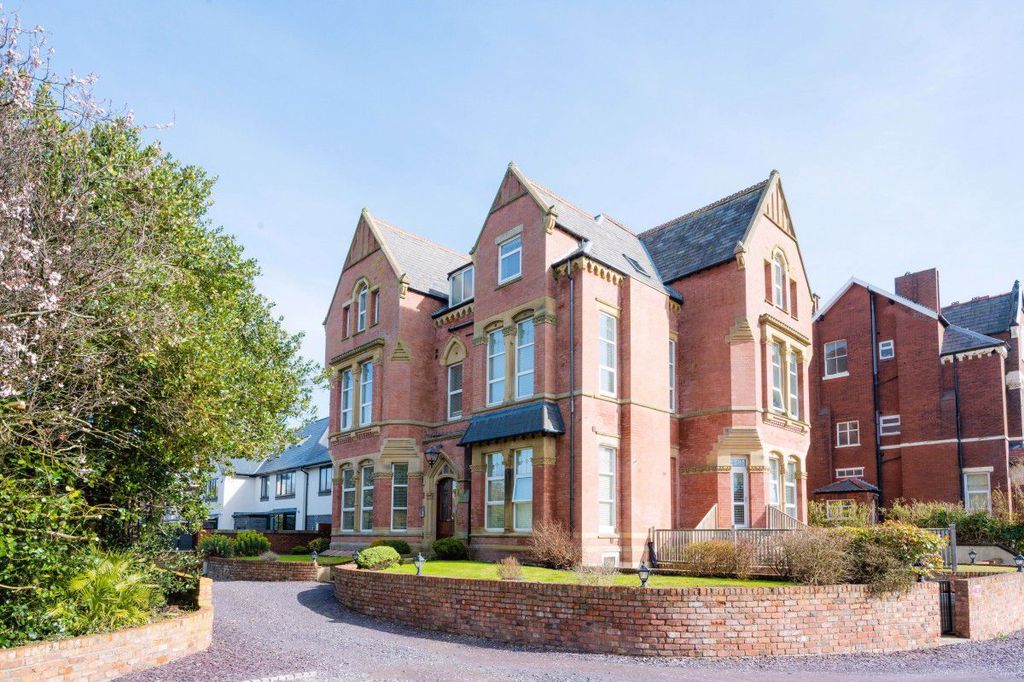 2 bed penthouse to rentGolf Open 2026 - Lulworth Road, Birkdale PR8