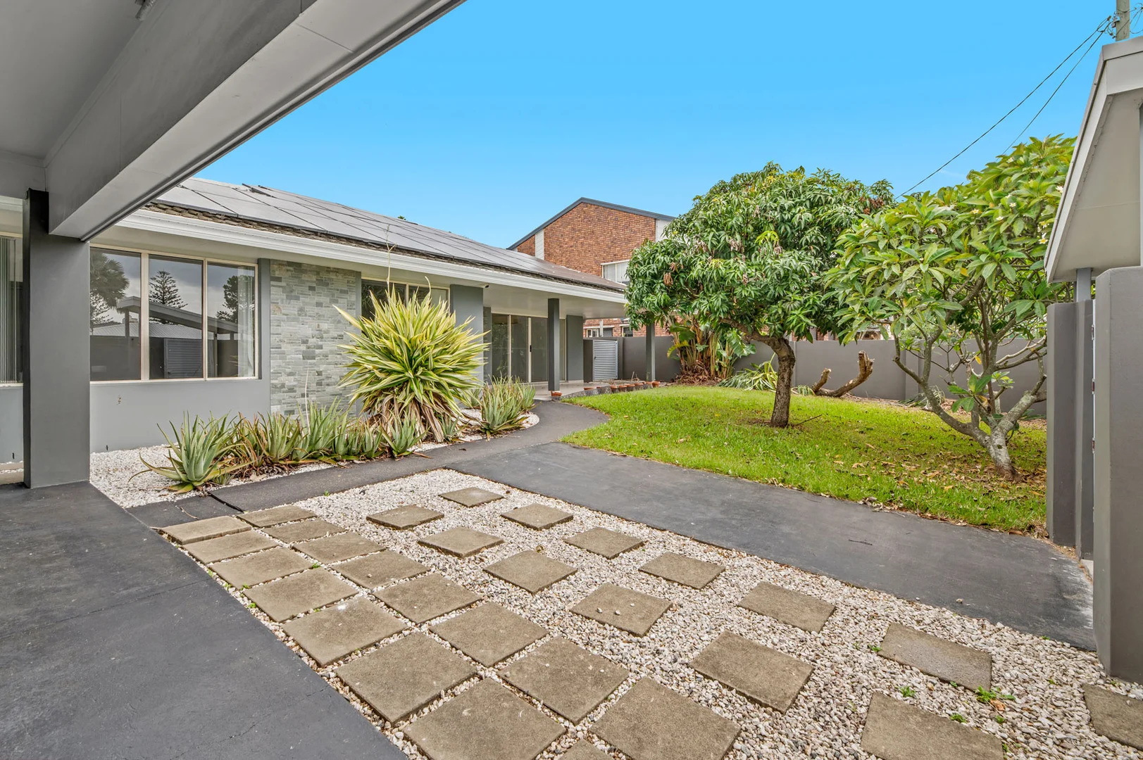 Additional image 3 of 28 Bermuda St, Broadbeach Waters QLD 4218