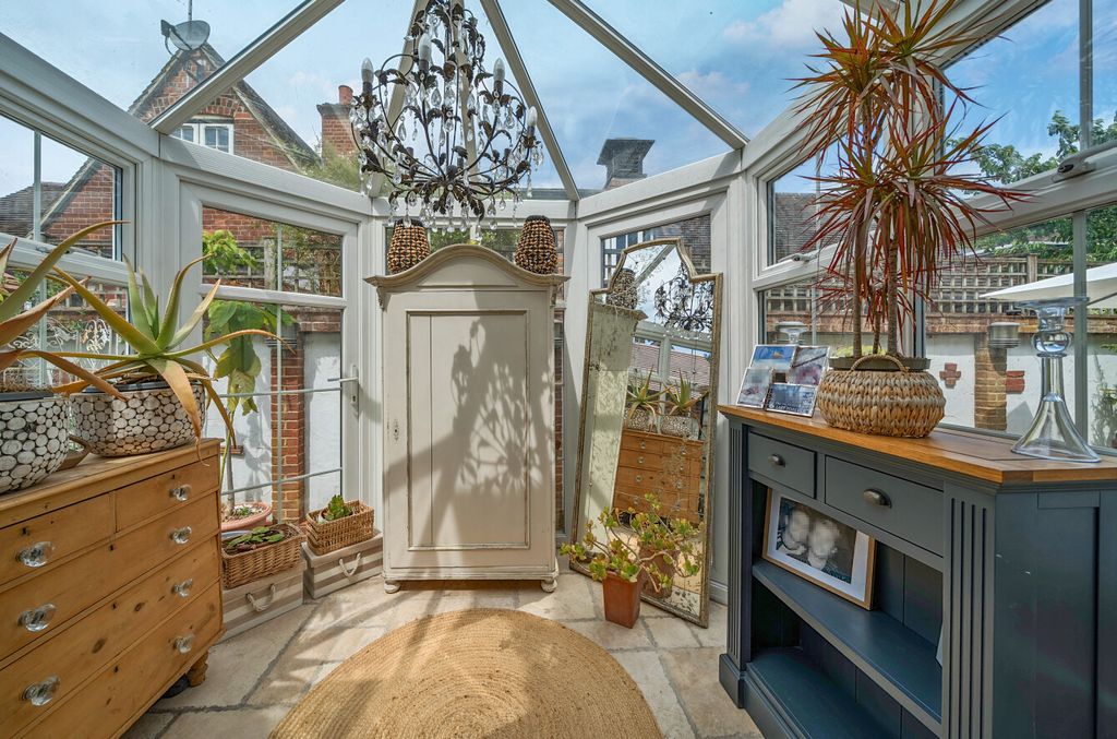 2 bed semi-detached house for salePaddock Way, Chislehurst, Kent BR7 photo 4