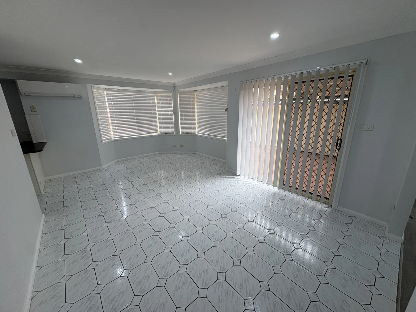 14 Larbert Place, Prestons NSW 2170 photo 3