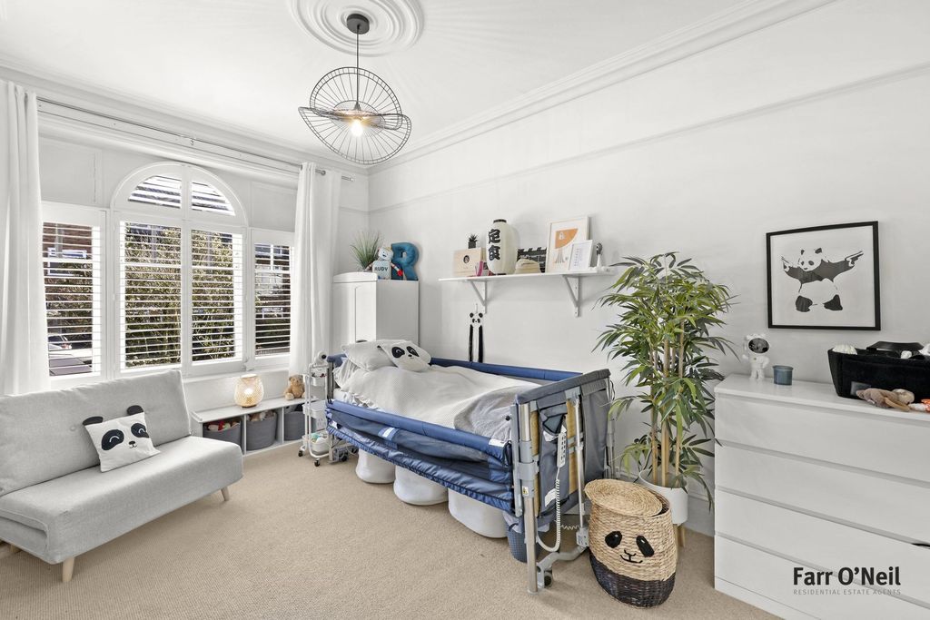Additional image 19 of 5 bed semi-detached house to rentKings Avenue, Buckhurst Hill IG9