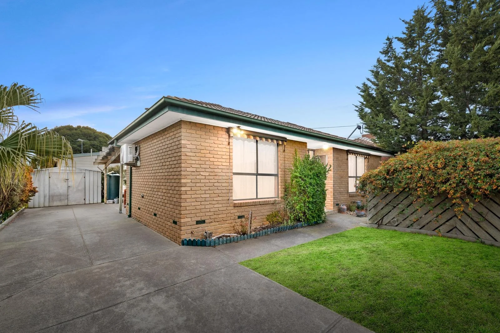 Additional image 2 of 100 Harricks Crescent, Attwood VIC 3049