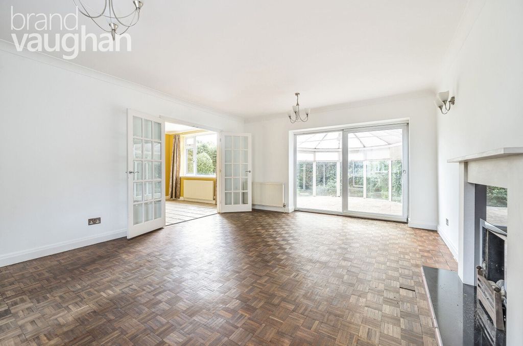 4 bed detached house to rentAsh Close, Hove, East Sussex BN3 photo 4