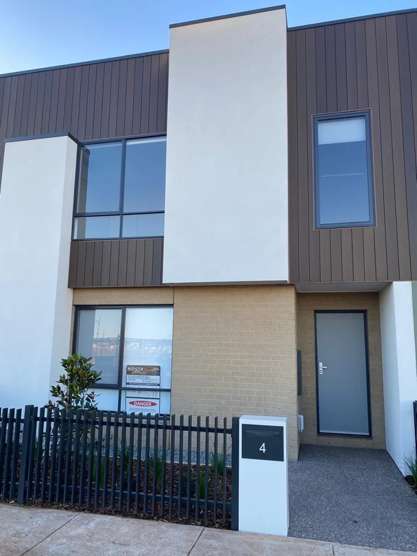 4 Clydesdale Walk, Aintree VIC 3336