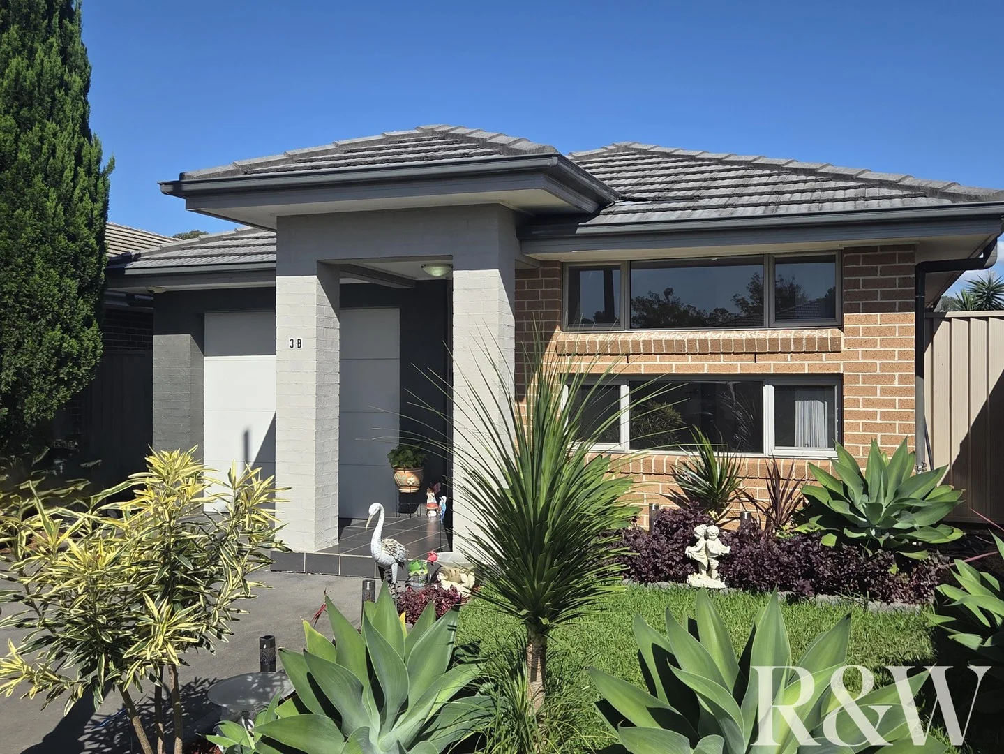 3b Binalong Road, Jordan Springs NSW 2747