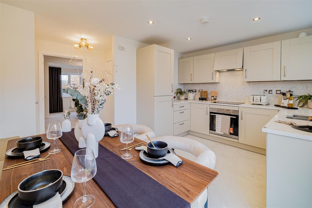 Additional image 7 of 4 bed semi-detached house to rentLiberty Rise, Hull HU9