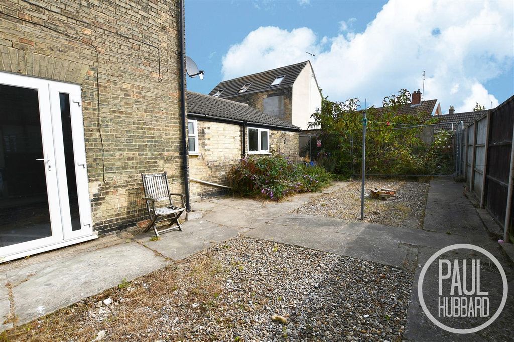 1 bed flat to rentBeresford Road, Lowestoft, Suffolk NR32