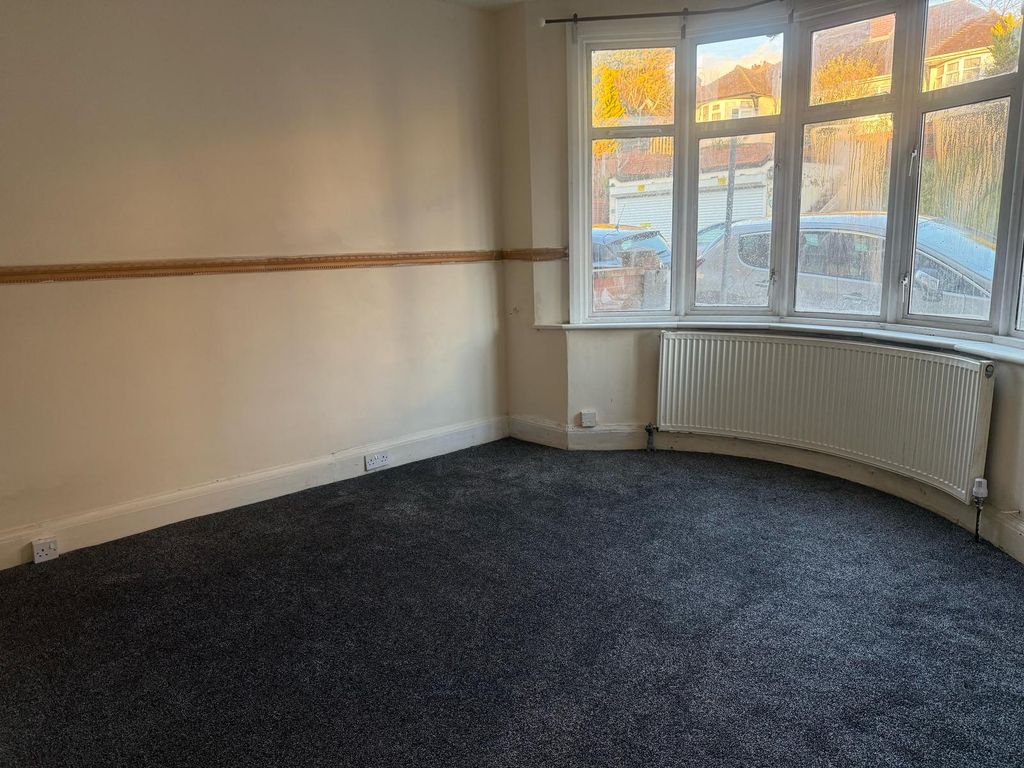 Additional image 3 of 5 bed detached house to rentTalbot Road, Luton LU2
