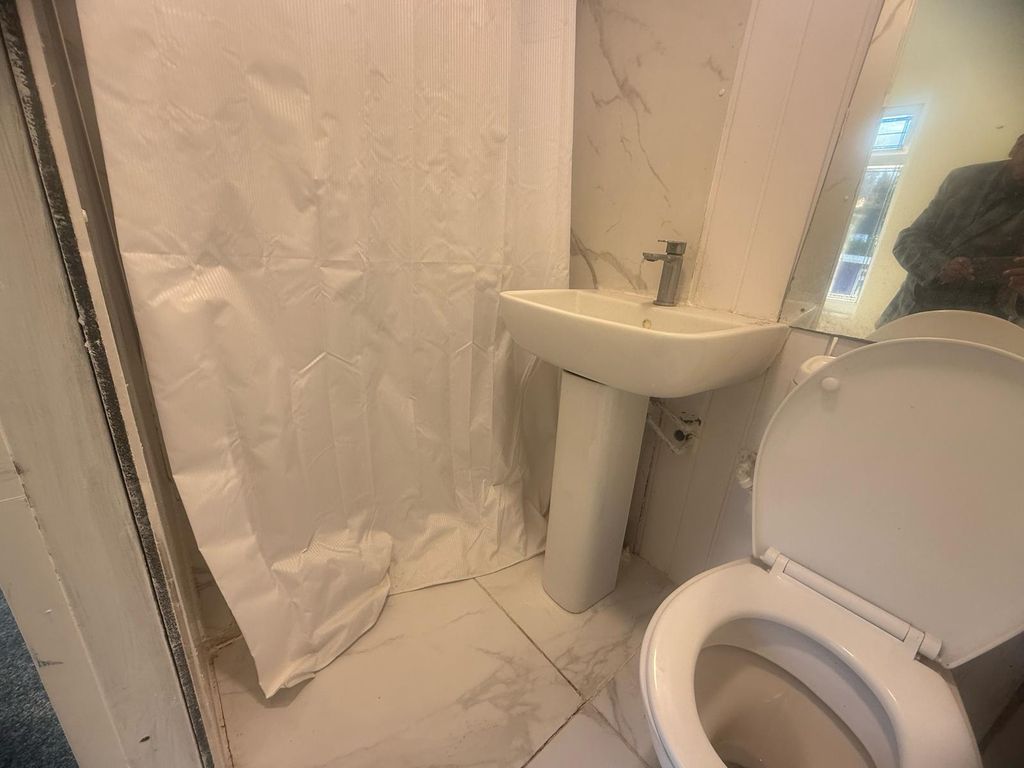 Additional image 8 of 5 bed detached house to rentTalbot Road, Luton LU2