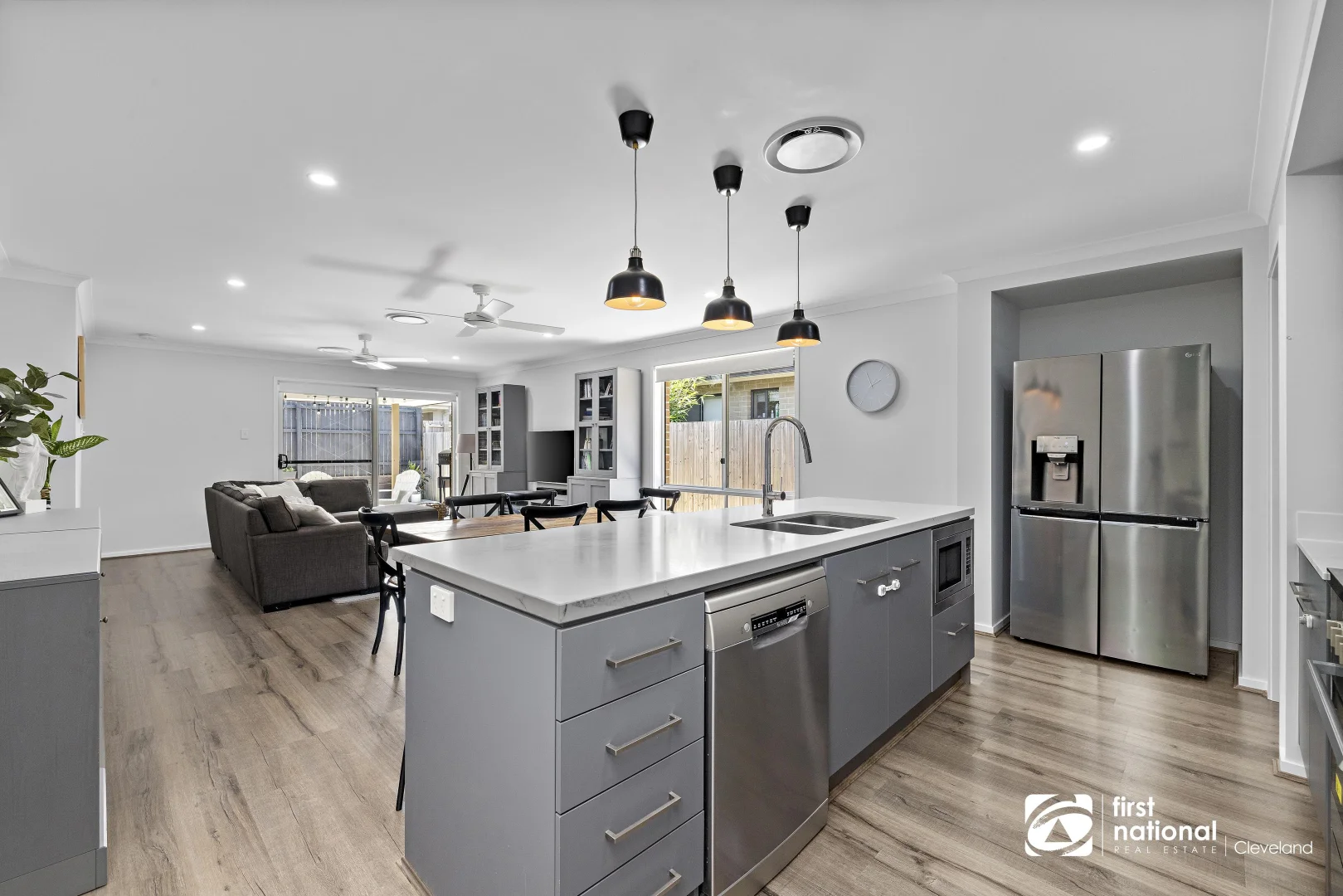 5 Avoca Place, Redland Bay QLD 4165 photo 4