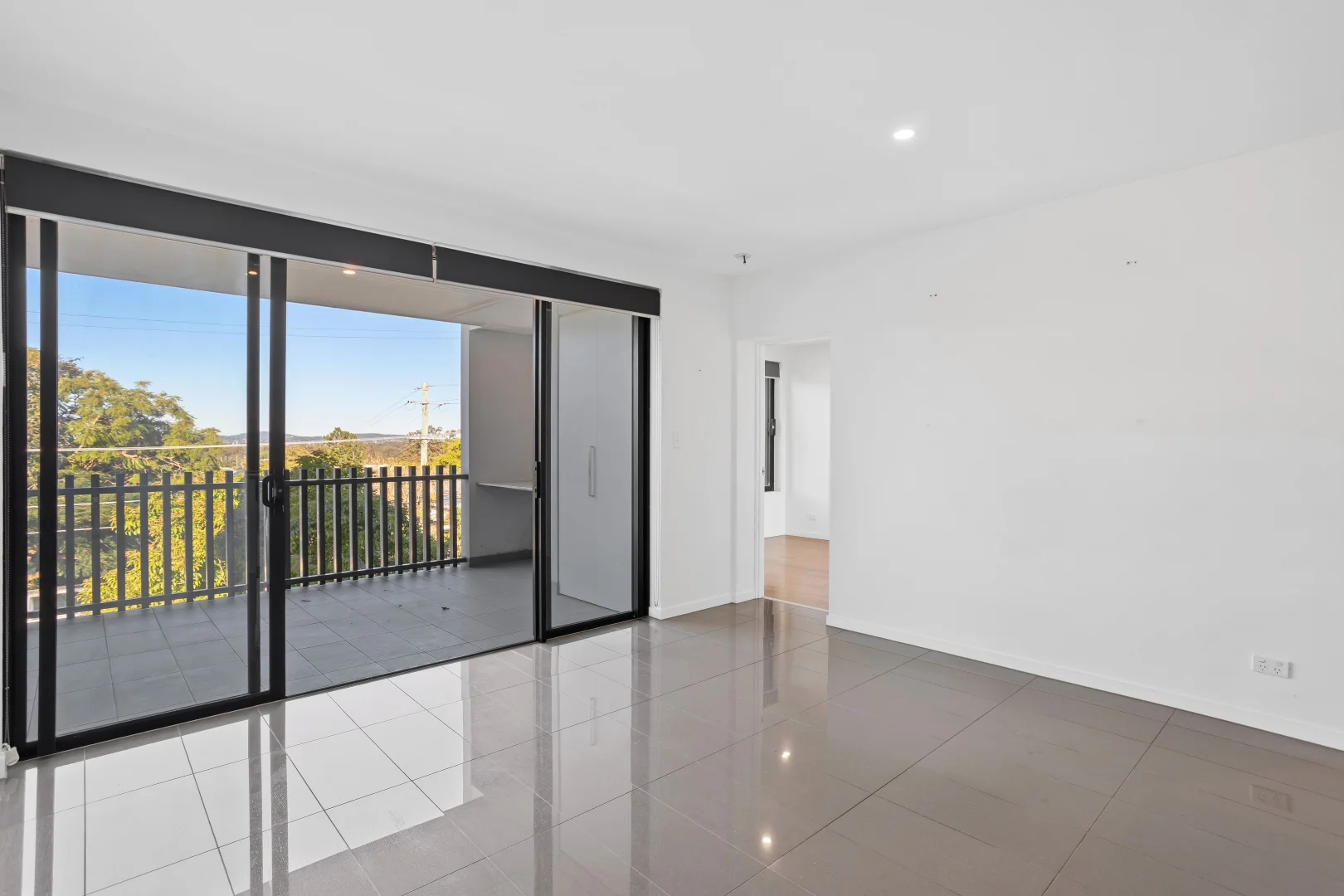 8/35 Clarence Road, Indooroopilly QLD 4068 photo 3