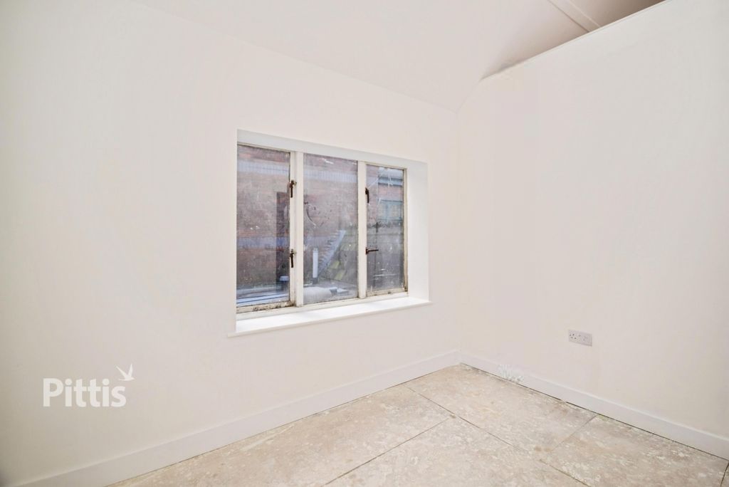 Additional image 9 of 3 bed flat to rentPyle Street, Newport PO30