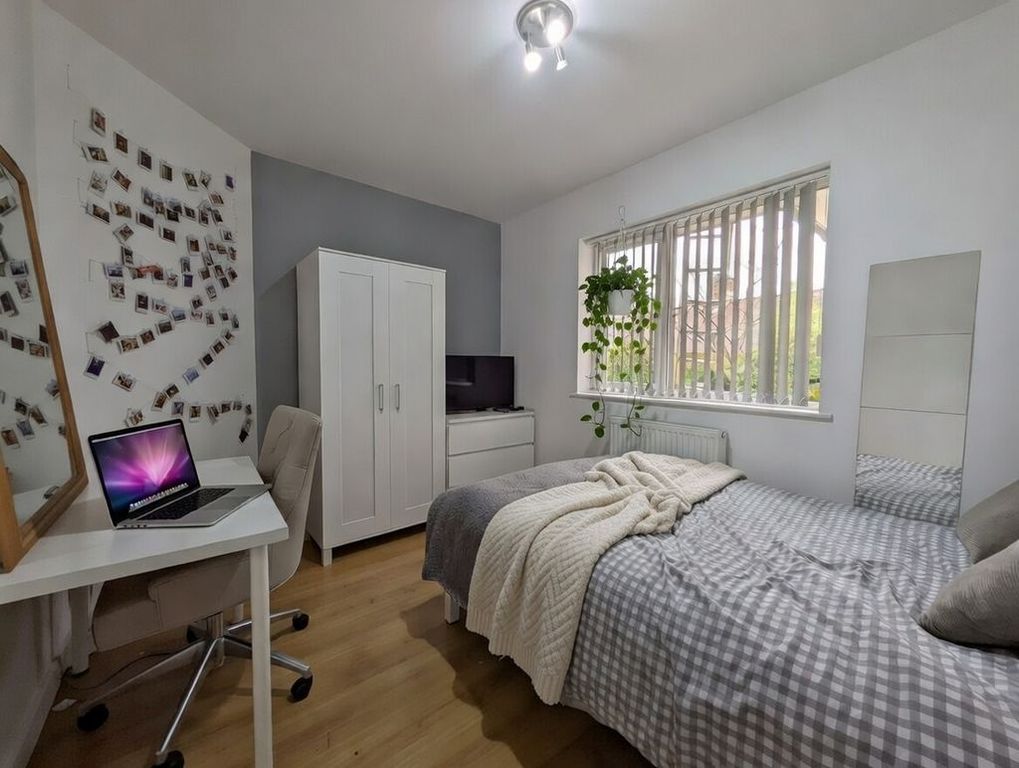 6 bed shared accommodation to rentCalver Close, Nottingham NG8 photo 4