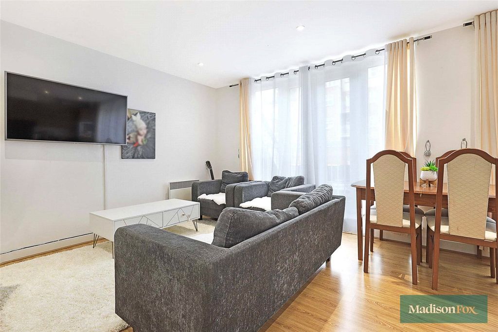 Additional image 3 of 2 bed flat to rentHigh Road, Buckhurst Hill, Essex IG9