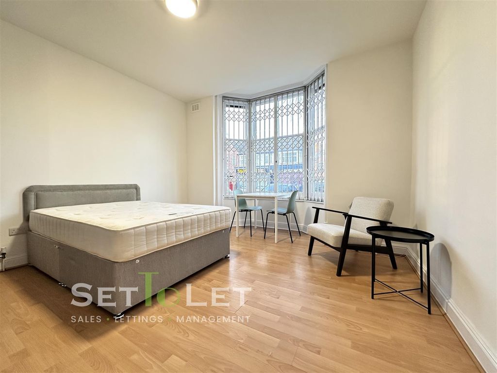 Studio to rentEvington Road, Near Victoria Park, Leicester LE2