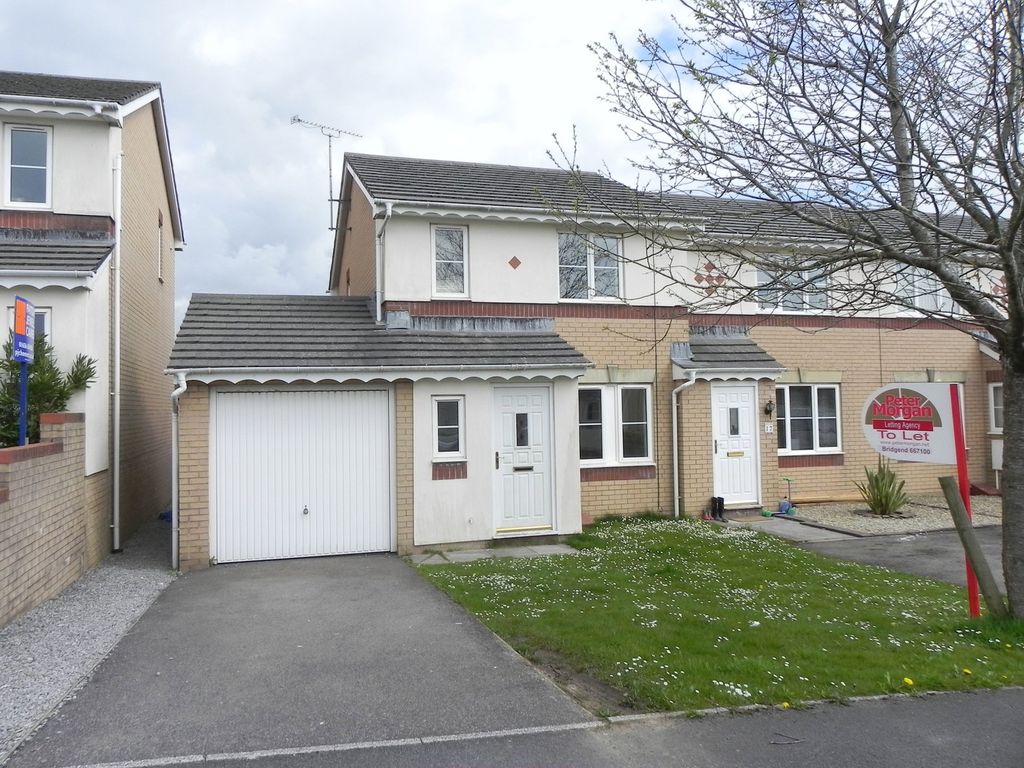 3 bed semi-detached house to rentParc Deri, Bridgend CF31