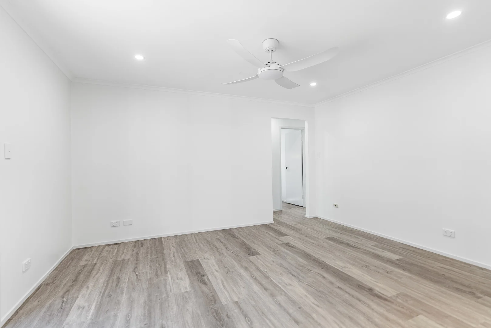 118-120 Eildon Cl, Munruben QLD 4125 photo 5