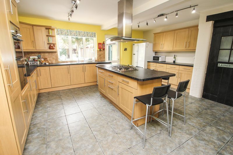 6 bed shared accommodation to rentWaterloo Road, Bournemouth BH9 photo 3