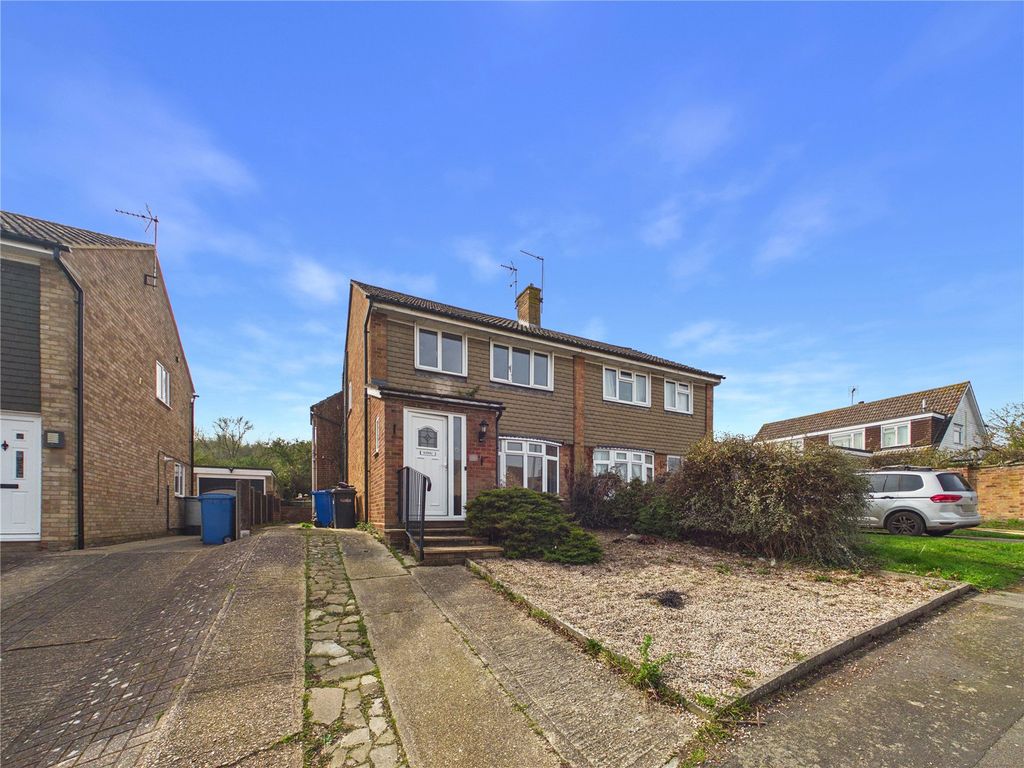 3 bed semi-detached house to rentMeadow View Road, Sudbury, Suffolk CO10