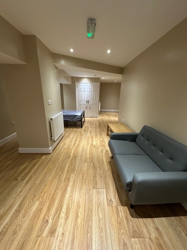 Studio Flat, Royal York Crescent, BS8, N1 7GU