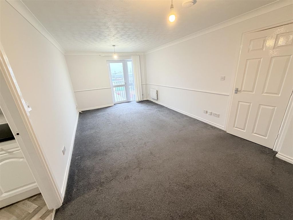 2 bed flat to rentNavigation Point, Middleton Road, Hartlepool TS24 photo 2
