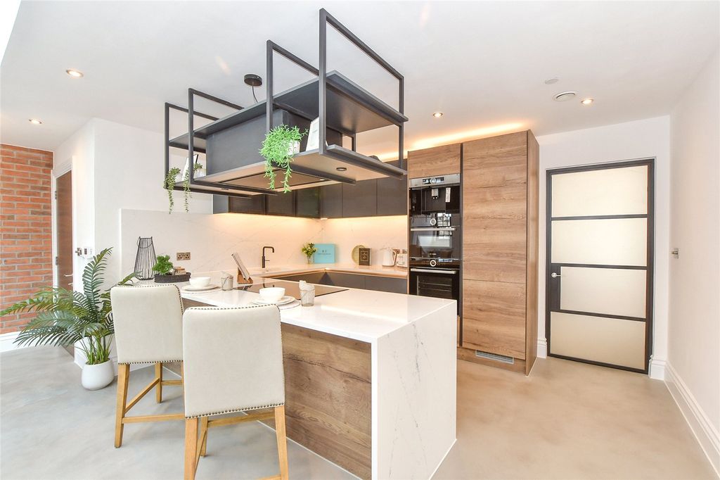 Additional image 3 of 3 bed flat for saleThe Carriage House, 88 Grosvenor Road, Tunbridge Wells, Kent TN1